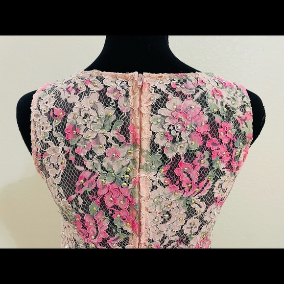 NEW Pink Lace Floral Rhinestone Crop Top - Size 4 - Picture 5 of 9